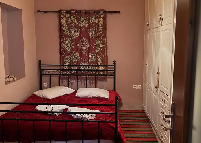 Sophia's Stone House דירה