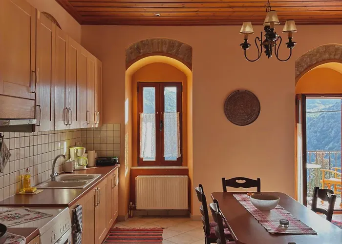 Sophia's Stone House דירה דימיטסאנה