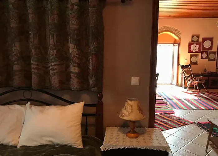 דירה Sophia's Stone House *